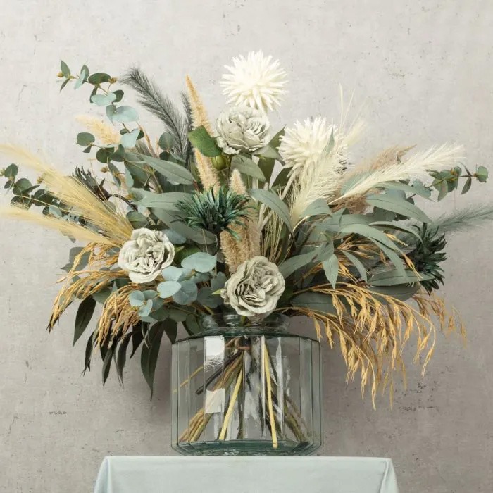 Uměl&eacute; květiny s v&aacute;zou