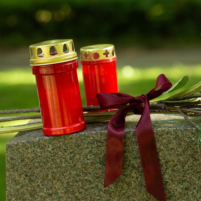 Hřbitovn&iacute; sv&iacute;čky