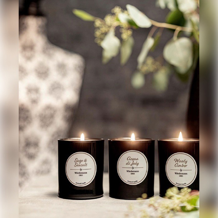 Sv&iacute;čky ve sklenici