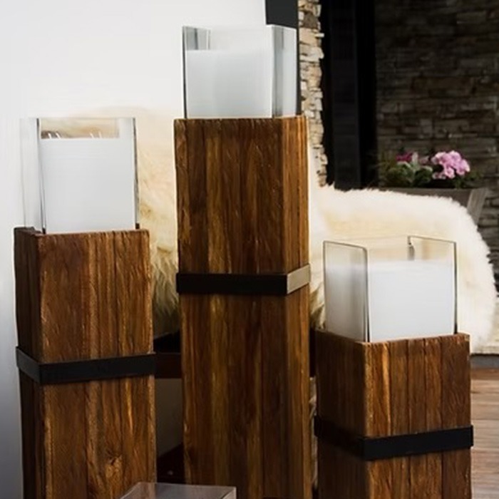 Dřevěn&yacute; sloupek se sv&iacute;čkou