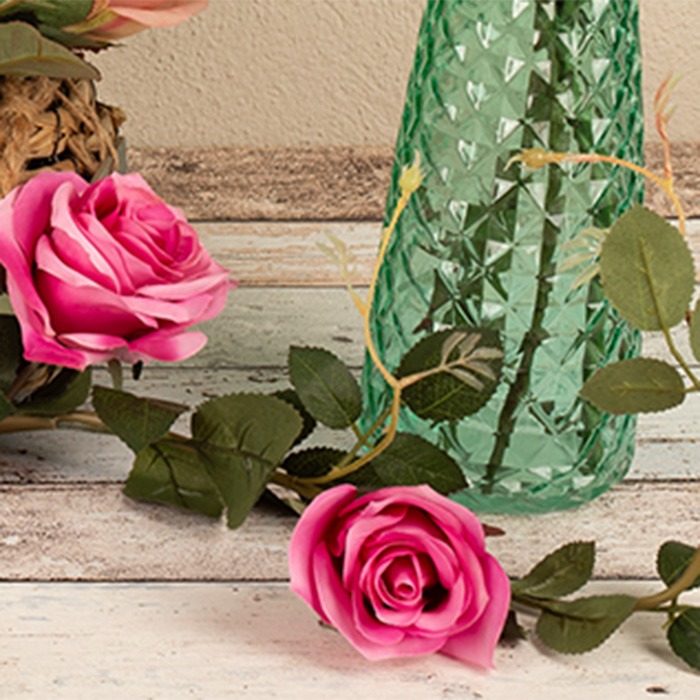 Růžov&eacute; girlandy